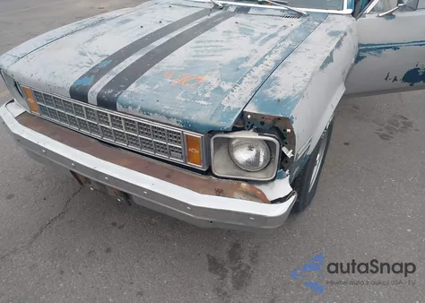 1977 Chevrolet Nova z USA, uszkodzony, nr VIN 1X69L7L110899